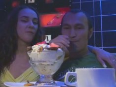 Tipsy cum addicted slut sucks a tasty lollicock right in the club