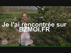 Une baise au milieu du parc