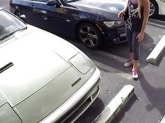 Blonde Bimbo Tries To Sell A Car